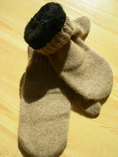 Photo of Boucle-lined alpaca mittens